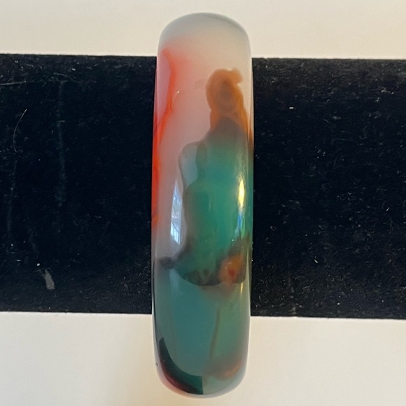 Beautiful Chalcedony Bangle Bracelet in Jade Style - Picture 6 of 10